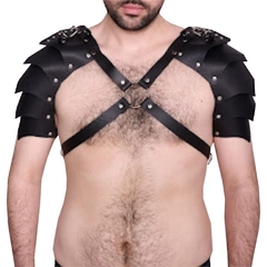 ARNES PECHERA MASCULINO DE CUERO CON HOMBRERAS EN CAPAS. KS22152