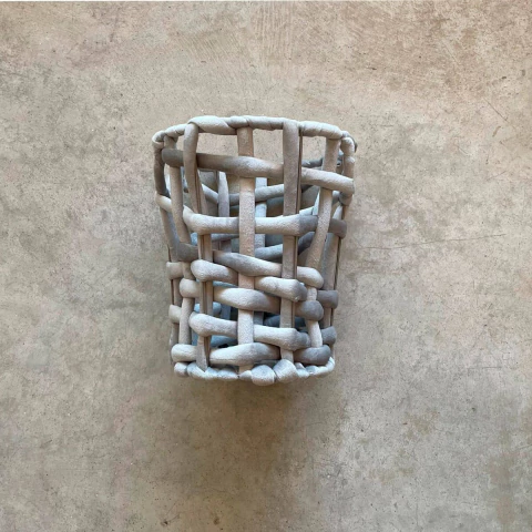 CANASTO REDONDO DE HIERRO CON CORDON PLUSH GRIS CHICO - comprar online