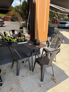 Imagen de Silla Tolix pack x 8 unidades, fibra de vidrio y polipropileno, alta resistencia. 20% OFF en efectivo.