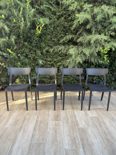 Combo 1 Mesa 60x60 + 4 sillas Milo en Polipropileno y fibra de vidrio. 20%OFF en efectivo - tienda online
