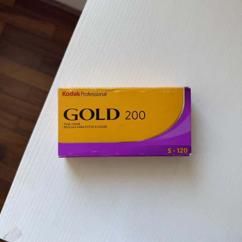 Filme Kodak Gold - 120 - Iso 200 - Venc 2025/06