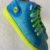 Chuteira vegana azul e verde
