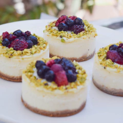 CheeseCake Individual de Pistacho, Chocolate Blanco y Frutos Rojos - comprar online