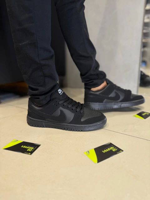 NIKE DUNK LOW