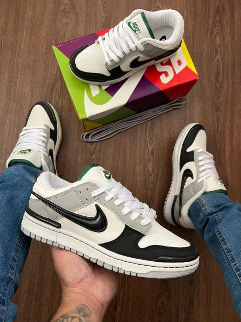 NIKE DUNK TWIST