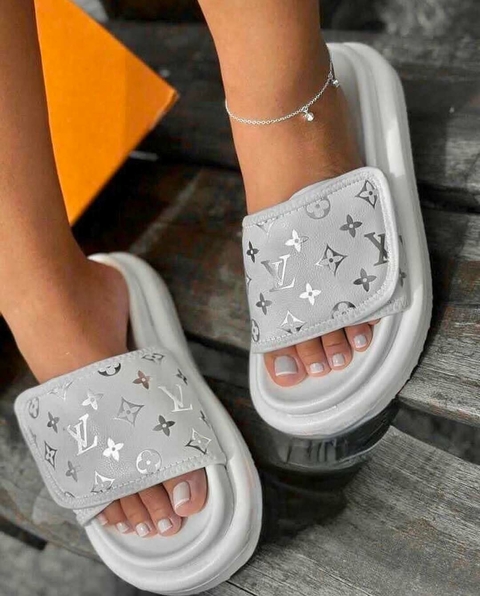chinelo LV