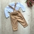Conjunto body camisa e calça jeans com suspensório na internet