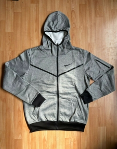 CONJUNTO CAMPERA Y PANTALON NIKE TECH IMPORTADO COLOR GRIS en internet