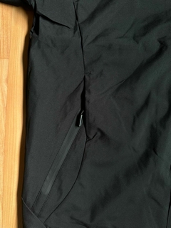 CAMPERA ROMPEVIENTOS IMPERMEABLE COLOR NEGRO en internet