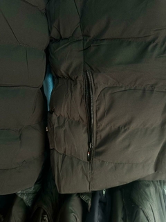 CAMPERA LISA NEGRA INFLABLE CON POLAR CAPUCHA DESMONTABLE - FAQ INDUMENTARIA