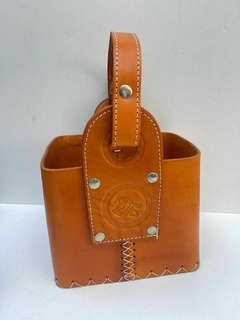 CANASTA GRANDE DE CUERO VACUNO 100% COLOR CINNAMON - comprar online