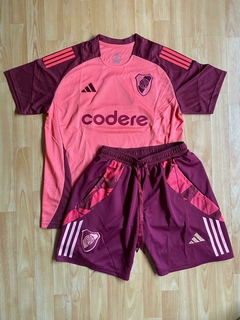 CONJUNTO CAMISETA Y SHORT BERMUDA CON CIERRE RIVER PLATE 2025 - comprar online