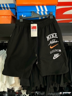 BERMUDA ALGODON NIKE BORDADA CON CIERRE SHORT PREMIUM