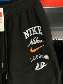 BERMUDA ALGODON NIKE BORDADA CON CIERRE SHORT PREMIUM - comprar online