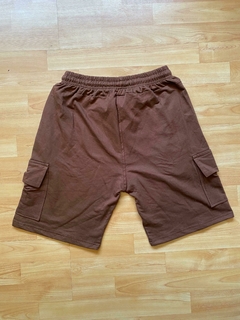 BERMUDA LACOSTE ALGODON CARGO MARRON - FAQ INDUMENTARIA