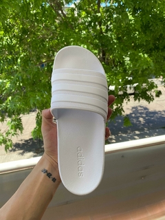 OJOTAS ADIDAS ADILETTE BLANCAS PREMIUM