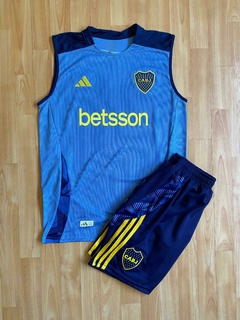 CONJUNTO BOCA JUNIORS ENTRENAMIENTO MUSCULOSA Y SHORT BERMUCA CON CIERRE AZUL 2024 2025