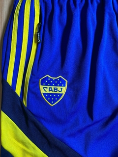 SHORT BOCA JUNIORS BERMUDA CON CIERRE BORDADO en internet
