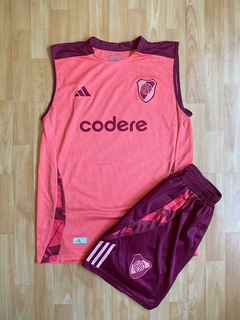 CONJUNTO RIVER PLATE MUSCULOSA Y SHORT BERMUDA CON CIERRE ENTRENAMIENTO 2025 - comprar online