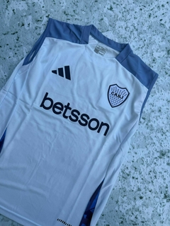 MUSCULOSA BOCA JUNIORS ENTRENAMIENTO BLANCA 2024 2025 en internet
