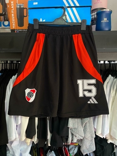 SHORT BERMUDA CON CIERRE SEBASTIAN DRIUSSI RIVER PLATE CON NUMERO TITULAR 2025 - comprar online