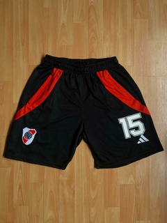 SHORT BERMUDA CON CIERRE SEBASTIAN DRIUSSI RIVER PLATE CON NUMERO TITULAR 2025 - comprar online