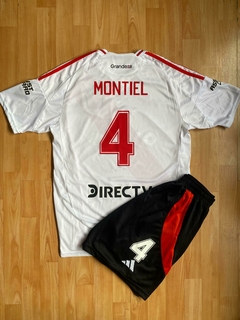 CONJUNTO RIVER PLATE CAMISETA TITULAR Y SHORT CON BOLSILLOS Y CIERRE GONZALO MONTIEL NUEVO 2025 - comprar online