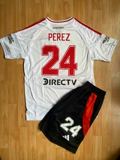 CONJUNTO RIVER PLATE CAMISETA TITULAR Y SHORT CON BOLSILLOS Y CIERRE ENZO PEREZ NUEVO 2025 - comprar online