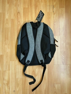 2033 MOCHILA IMPORTADA G5 GRIS en internet