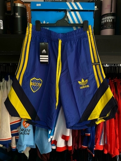BERMUDA SHORT BOCA JUNIORS MICROFIBRA CON CIERRE BORDADA IMPORTADA
