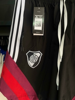 BERMUDA SHORT RIVER PLATE MICROFIBRA CON CIERRE BORDADA IMPORTADA en internet