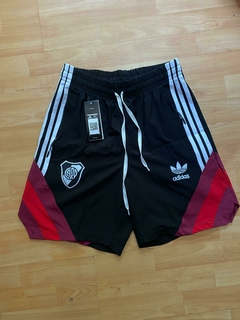 BERMUDA SHORT RIVER PLATE MICROFIBRA CON CIERRE BORDADA IMPORTADA - comprar online