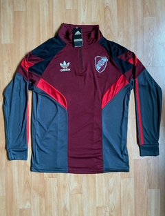 BUZO MEDIOCIERRE RIVER PLATE RETRO ANTHEM BORDO 2025 - comprar online