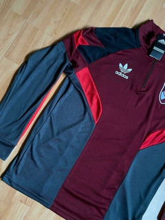 BUZO MEDIOCIERRE RIVER PLATE RETRO ANTHEM BORDO 2025 - FAQ INDUMENTARIA