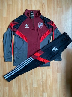 CONJUNTO RIVER PLATE ANTHEM RETRO 2025 BUZO MEDIOCIERRE Y PANTALON en internet