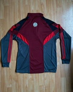 BUZO MEDIOCIERRE RIVER PLATE RETRO ANTHEM BORDO 2025 - comprar online