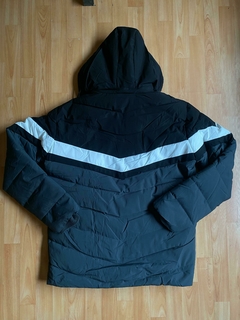 CAMPERA NIKE INFLABLE CON CORDERITO ADENTRO NEGRO CON BLANCO Y GRIS - tienda online