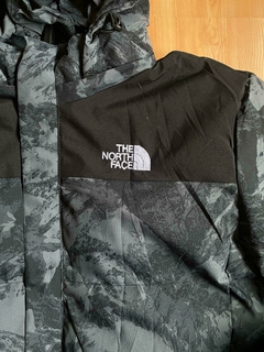 CAMPERA PUFFER THE NORTH FACE SNOW GRIS IMPORTADA en internet