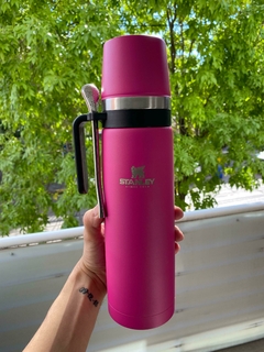 TERMO STANLEY CON BOMBILLA Y TAPA PARA MATE 1 LT COLOR ROSA OSCURO - comprar online