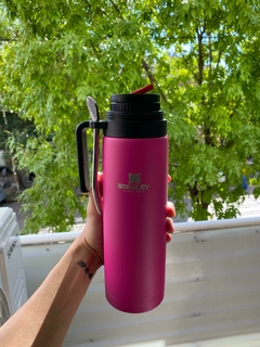 TERMO STANLEY CON BOMBILLA Y TAPA PARA MATE 1 LT COLOR ROSA OSCURO en internet