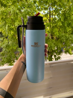 TERMO STANLEY CON BOMBILLA Y TAPA PARA MATE 1 LT COLOR CELESTE en internet