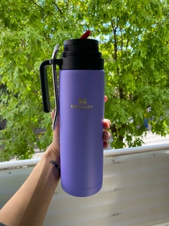 TERMO STANLEY CON BOMBILLA Y TAPA PARA MATE 1 LT COLOR VIOLETA en internet