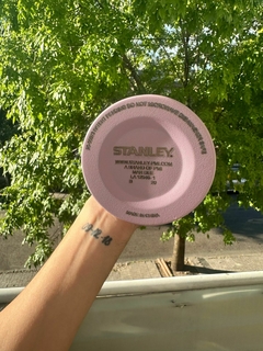 TERMO STANLEY CON BOMBILLA Y TAPA PARA MATE 1 LT COLOR ROSA PASTEL - tienda online