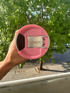 VASO STANLEY CON DESTAPADOR TERMICO ROSA en internet