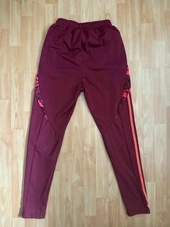 PANTALON RIVER PLATE ENTRENAMIENTO CON FRIZA BORDO en internet