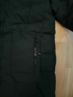 CAMPERA 3/4 INFLABLE POLAR LISA COLOR NEGRO CAPUCHA DESMONTABLE - FAQ INDUMENTARIA