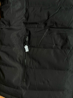 CAMPERA NIKE INFLABLE CON POLAR COLOR NEGRO CAPUCHA DESMONTABLE - FAQ INDUMENTARIA