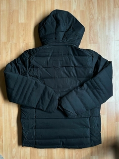 Imagen de CAMPERA NIKE INFLABLE CON POLAR COLOR NEGRO CAPUCHA DESMONTABLE