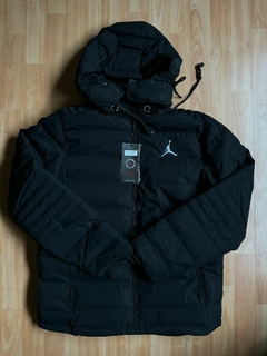 CAMPERA JORDAN POLAR INFLABLE COLOR NEGRO - comprar online