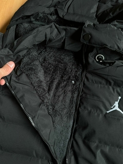CAMPERA JORDAN POLAR INFLABLE COLOR NEGRO - tienda online